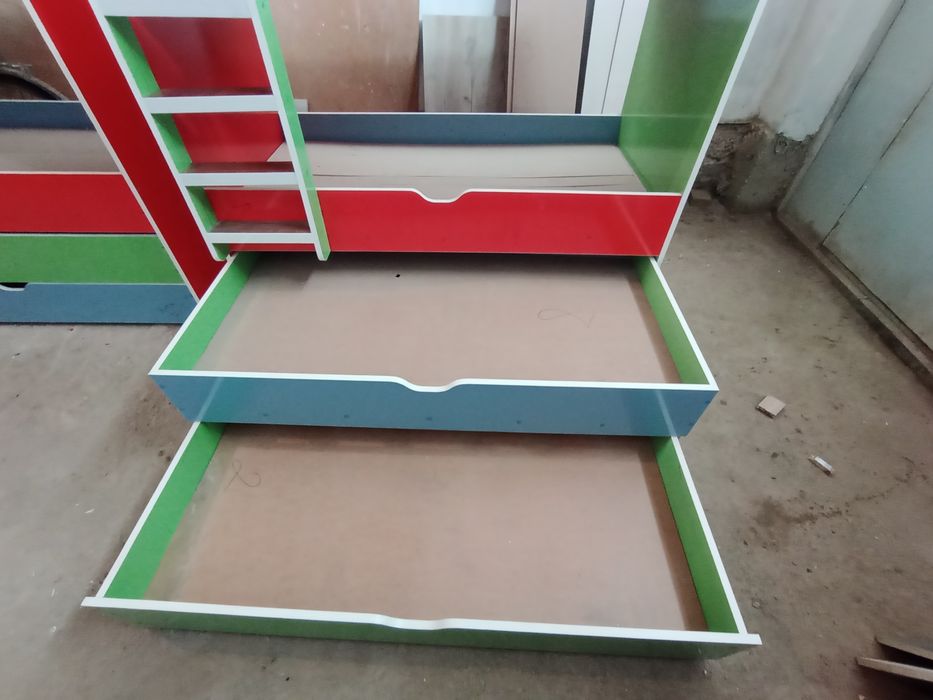 Buyrtpa alamiz.Dedski 2 etajliq divan.4bala ga arnalgan