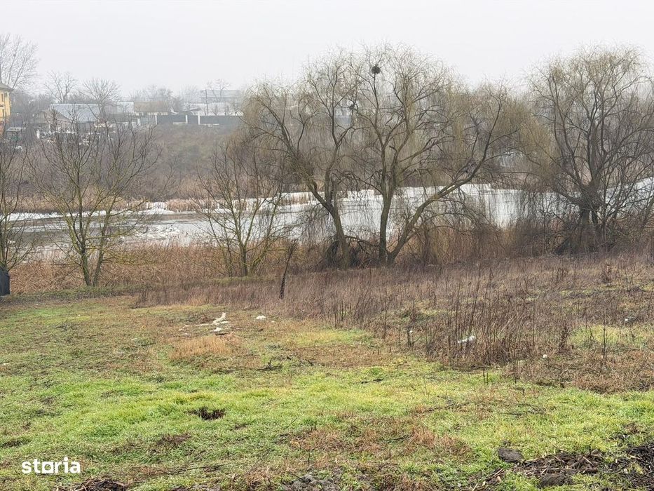 Teren cu deschidere la lac | 50 m Padure | 1000 MP