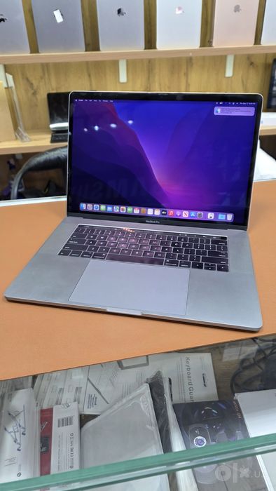 MacBook Pro 15 inch 1 TB SSD RAM 16 gb