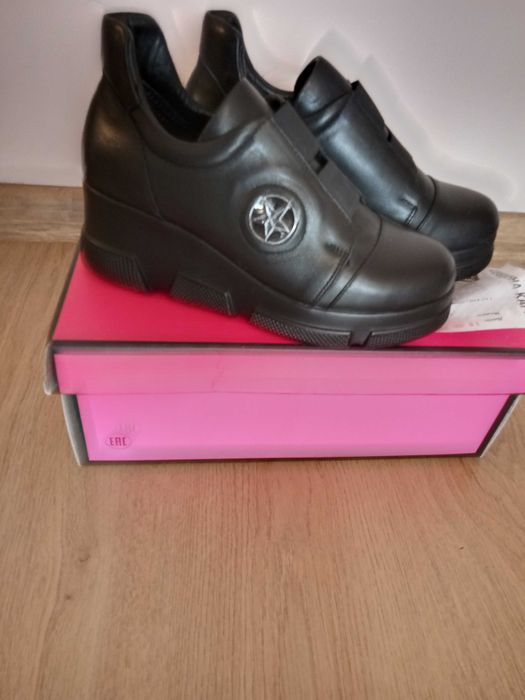 Дамски обувки, спортни боти. Естествена кожа