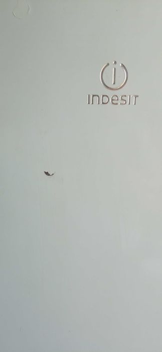 Хладилник с фризер INDESIT