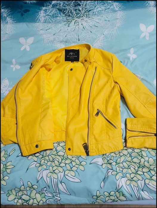 Жълто кожено яке