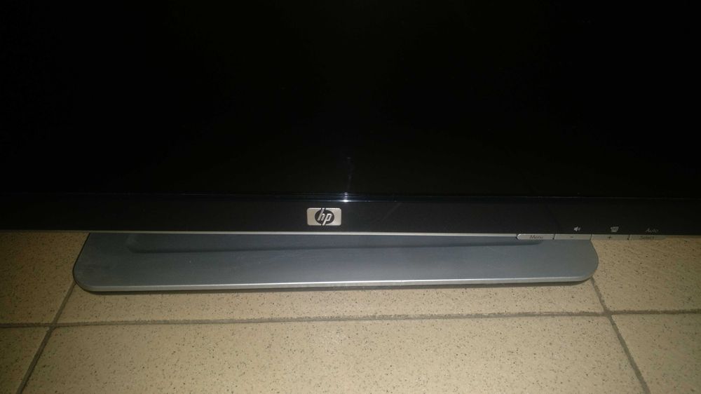 Монитор  HP w2207h