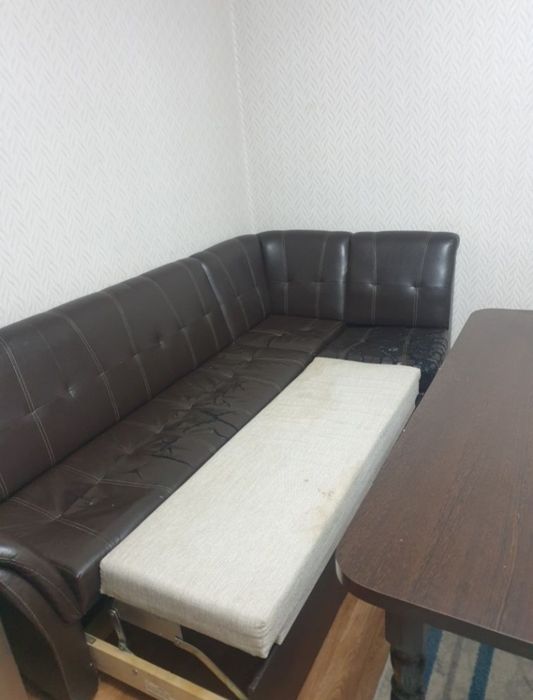 Продам стол+диван угловой