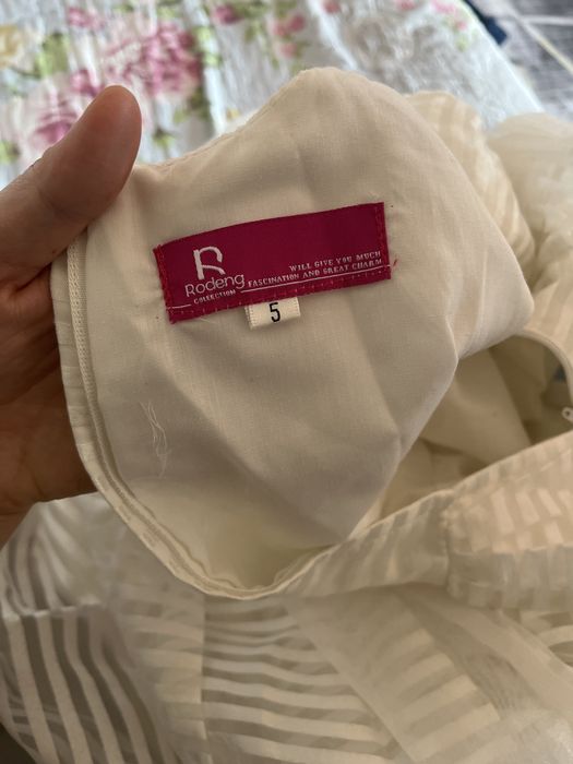 Продам белое платье для девочки