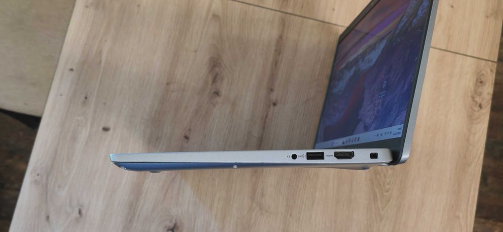 лаптоп Dell Latitude 3440 с 10-ядрен Core i5-1345U и 14'' HD 16GB DDR4/256 GB SSD