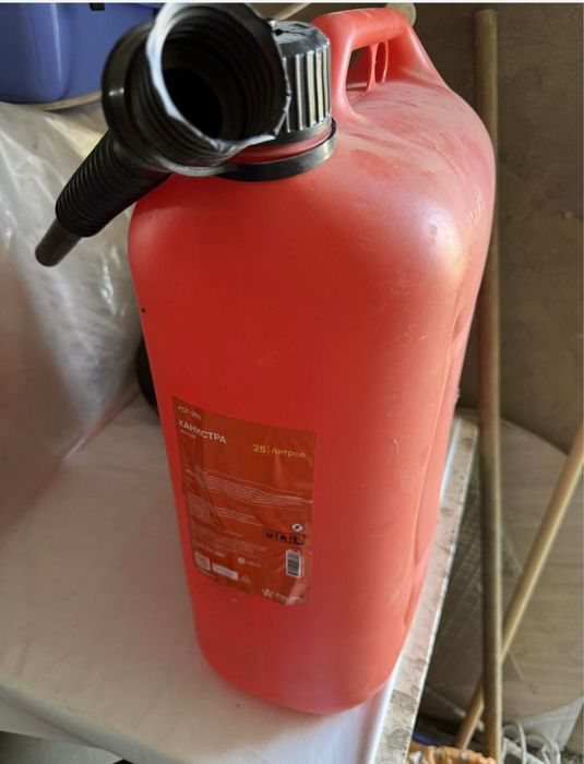 Канистра новая на 25л