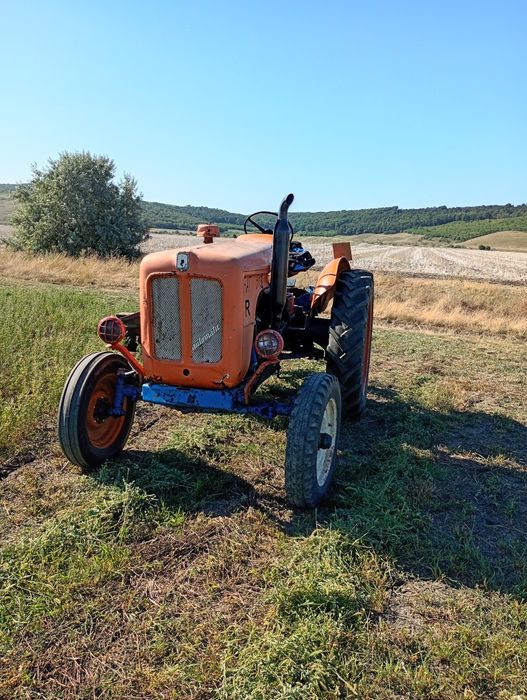 Vând tractor fiat 513 r 62 cp