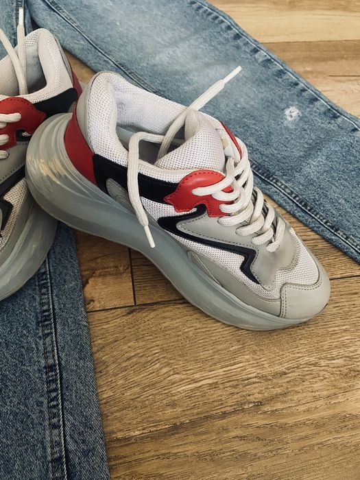 Джинсы и кросы 38 размер