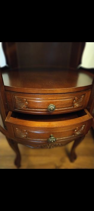 Vând comodina  stare impecabila