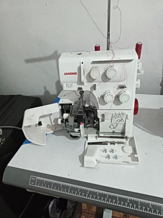 Оверлог машинка (бытовой)