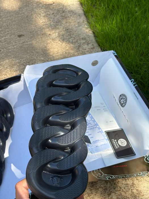 Versace chain reaction