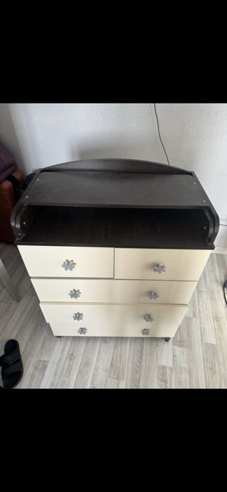 Продам  комод с пеленальным столом, есть доставка