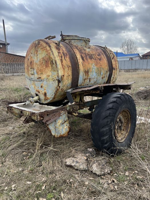 Цистерна бочка на прицепе для хозяйства