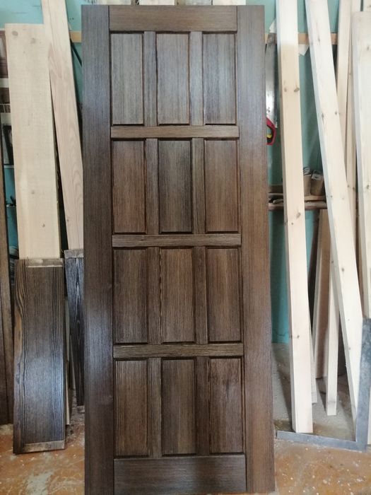 Двери из натульного дерева