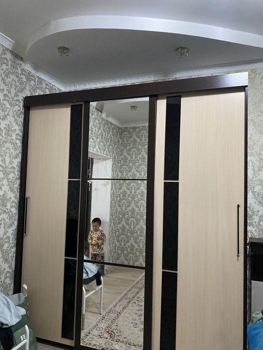 Шкаф трехдверный