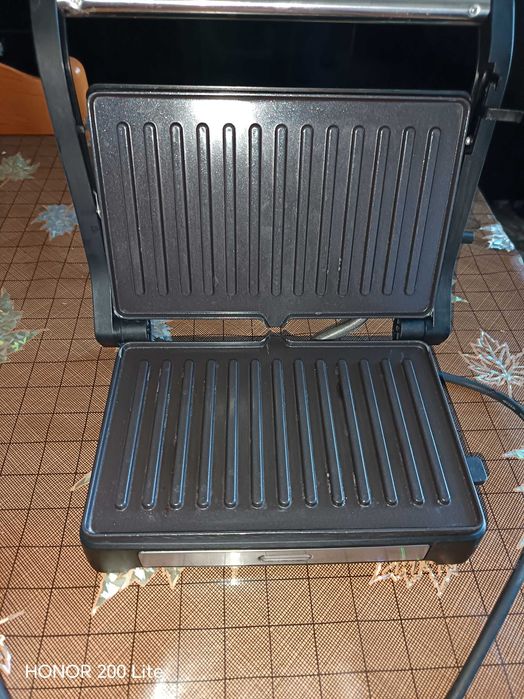 Mini grătar electric.