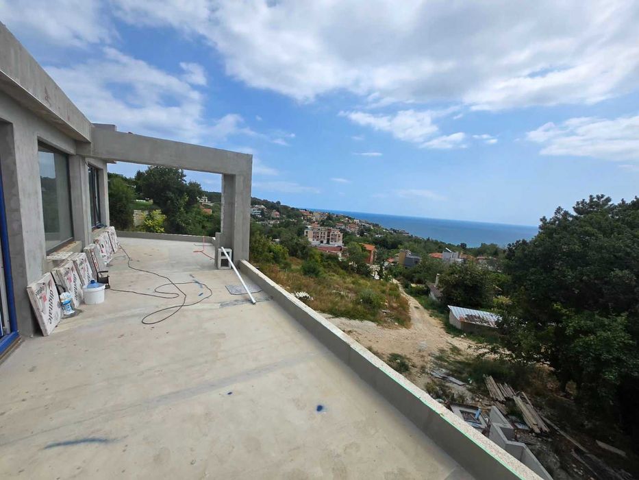 Голяма къща с морска панорама