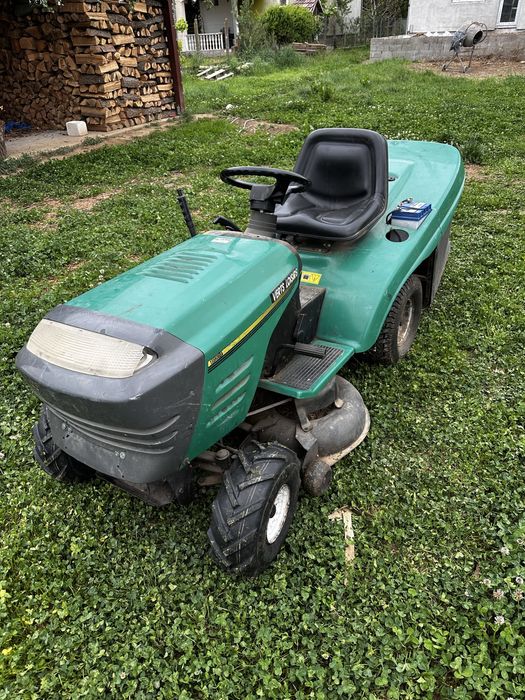 Tractoras de tuns gazonul