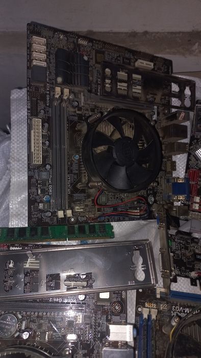 DDR 3 H 61 +  2 gb operativka platala sotiladi