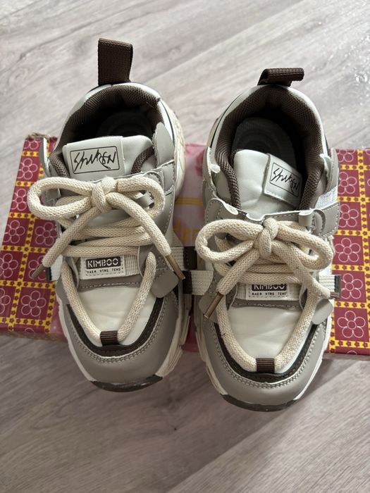 Продам кроссовки на девочку