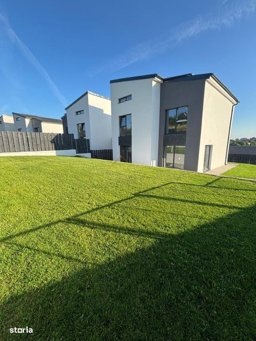 Duplex in Dezmir teren 342mp