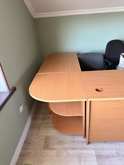 Продам шкаф и столы