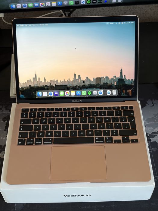 Macbook Air M1 - 8GB Ram - 256GB Stocare