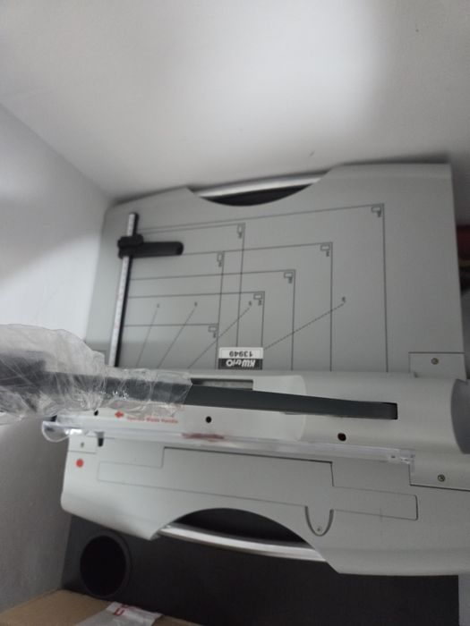 Ghilotina a3+ nouă - profesionala, folosita doar pentru test