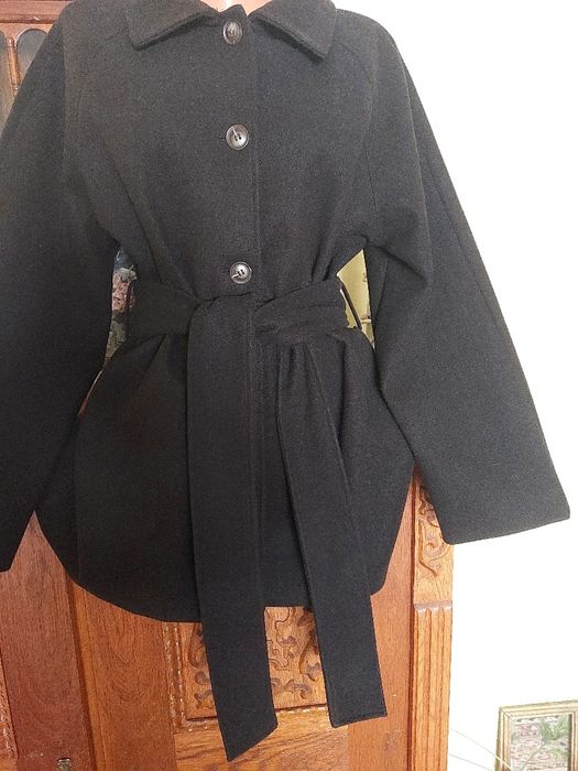 Jacheta noua cu eticheta din stofa neagra de lana plus cadou surpriza