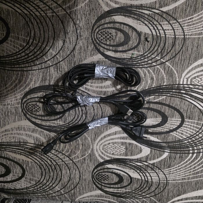 Consola Ps4 pro 1 tb+ 4 jocuri