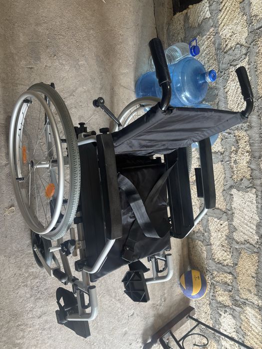 Продам ивалидную коляску