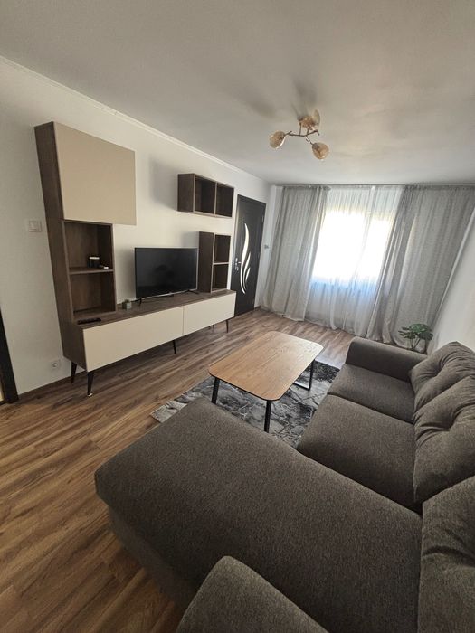 Închiriez apartament 2 Camere ,Decomandat | Unirii Sud, Etaj 3 | Prima închiriere