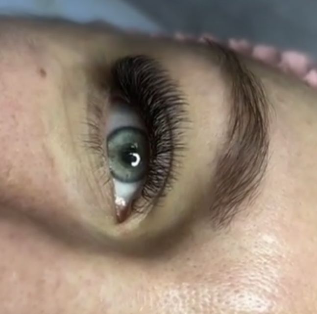 Маникюр и наращивание ресниц