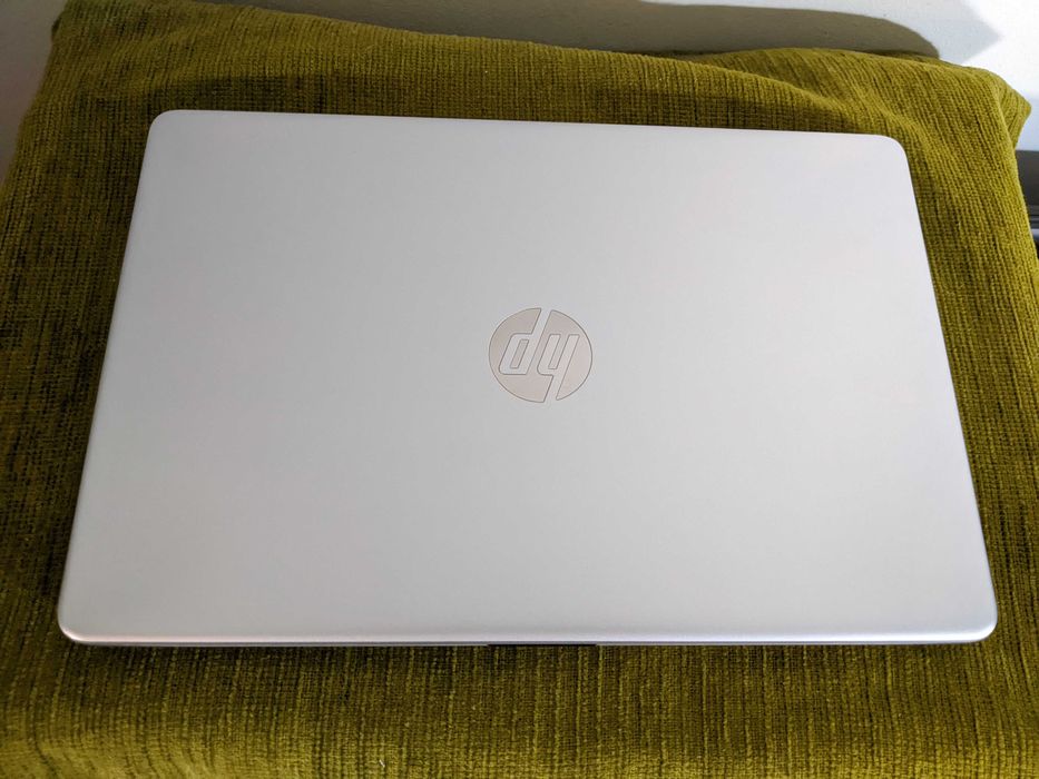 Laptop HP 15s, AMD Ryzen 3 3250U up to 3.5GHz, 8GB DDR4, SSD 256GB, Radeon Vega 3