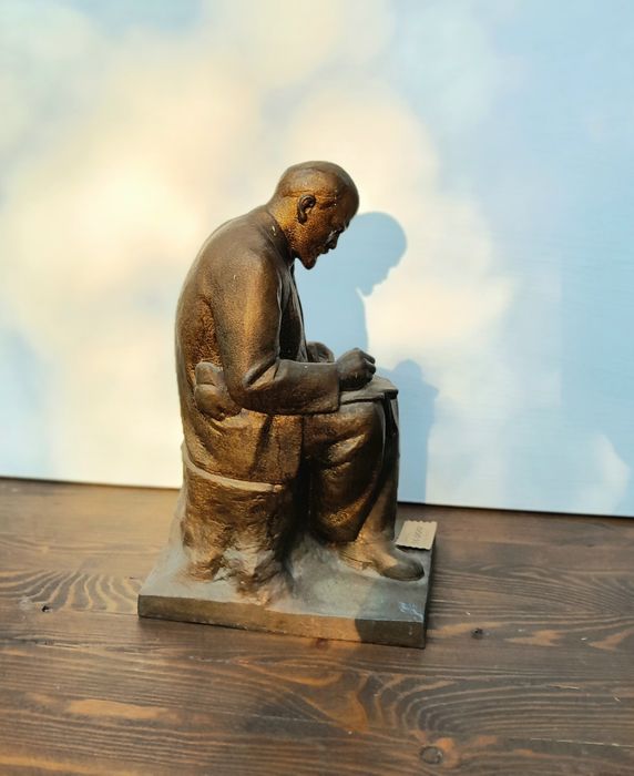 Статуэтки Ленина