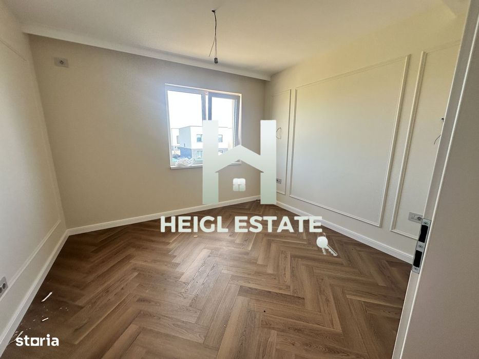 Duplex cu 4 camere separat prin camera tehnica