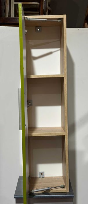 Dulap Suspendat cu usa si rafturi; Corp solid de perete