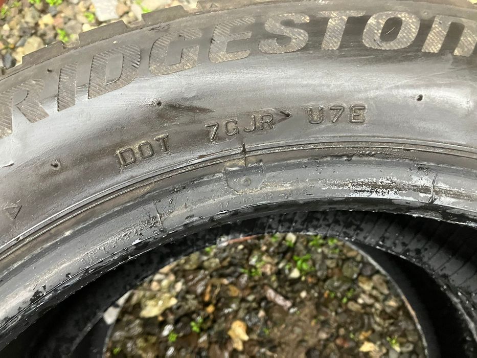 Anvelope iarnă Bridgestone 225/50 R17 98H