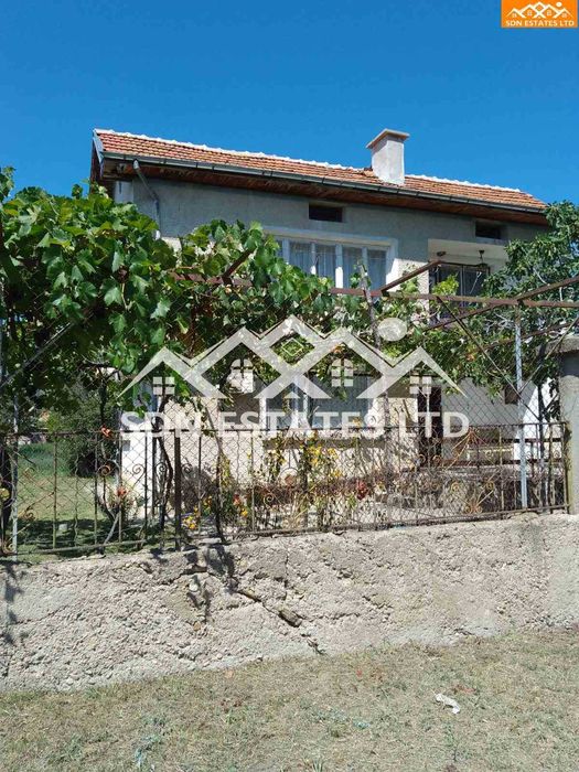 Продава монолитна къща в село Дъбово