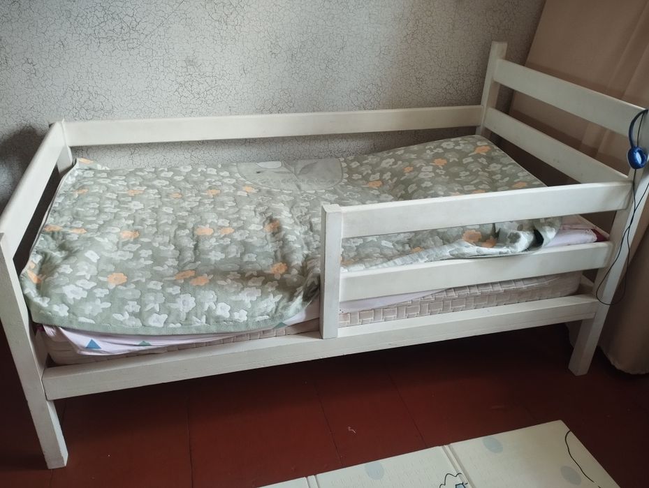 Детский кровать срочно