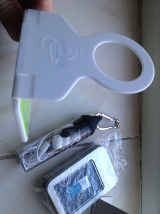 Set Stick memorie, casti, suport incarcator