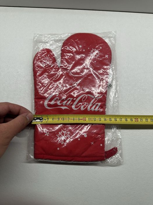 Manusa bucatarie Coca Cola