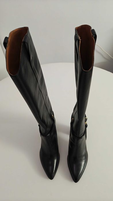 НОВИ Елегантни ботуши от естествена кожа със златисти елементи