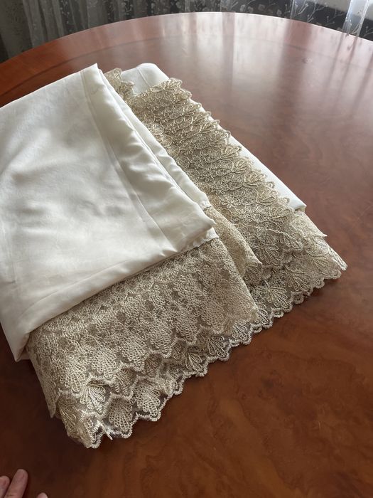 Стол для гостиной