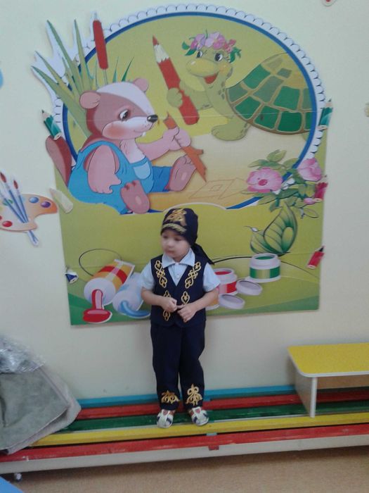 Продам 2 костюма  на мальчика