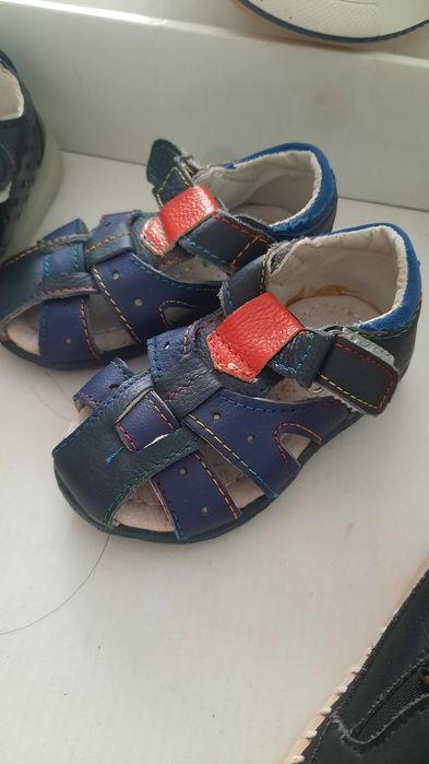 Продам детскую обувь