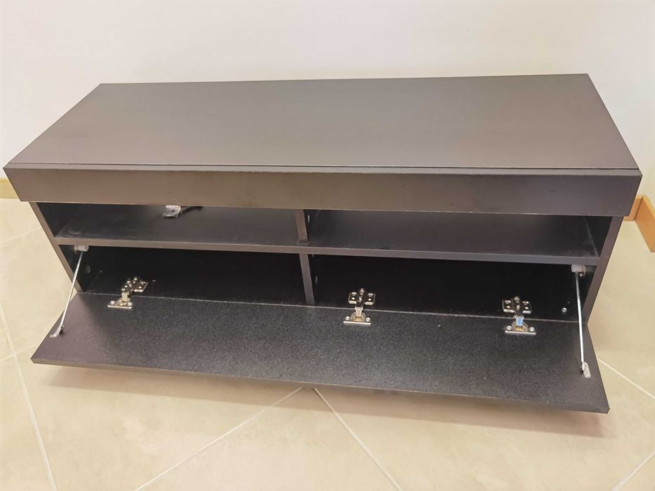 Продавам 2бр ТВ шкафове