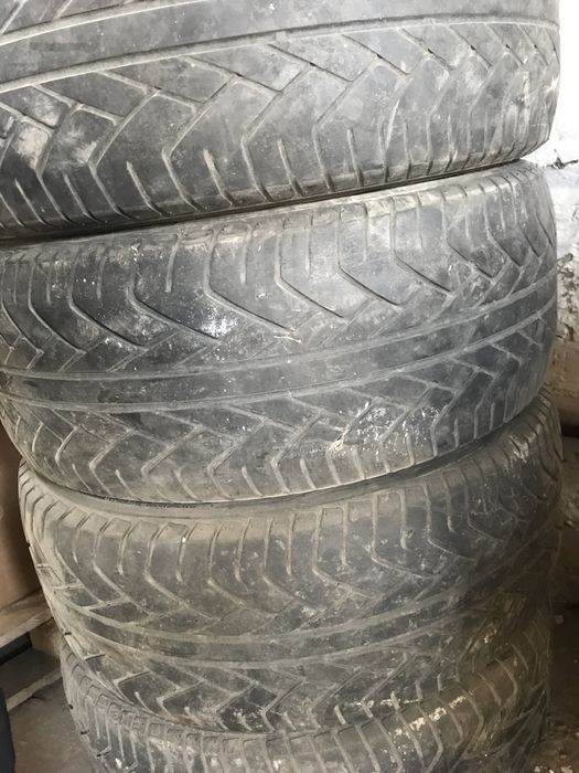Продам резину 4шт