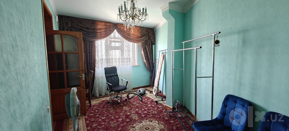 Продаётся 3в4 комнатная квартира на Карасу-4